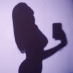 Portada LØLØ - me with no shirt on
