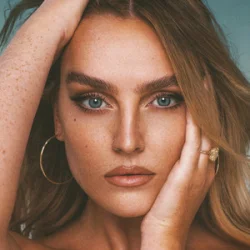 Portada Perrie - Woman In Love