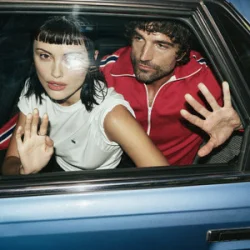 Portada Pamela. - Skin Contact